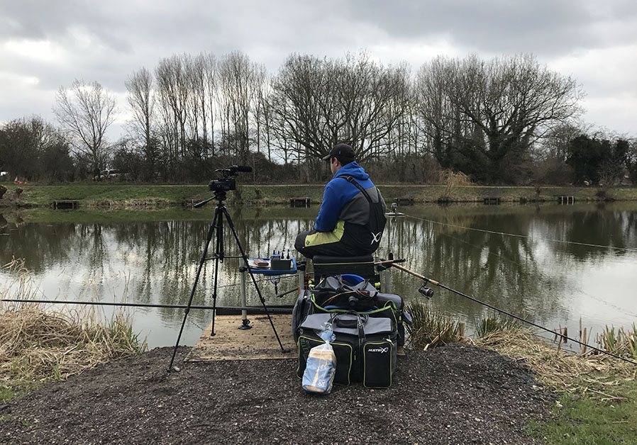 Carp Fishing With The Bread Method!