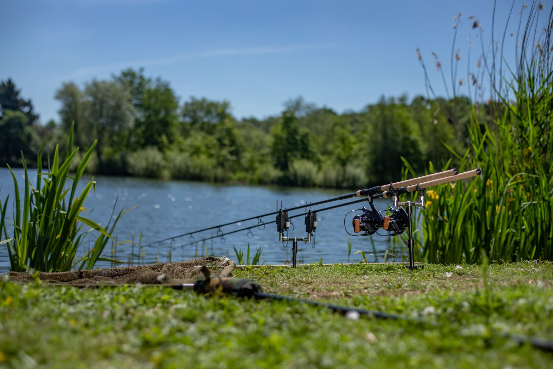5 Ways to Keep Cool On the Bank When Fishing