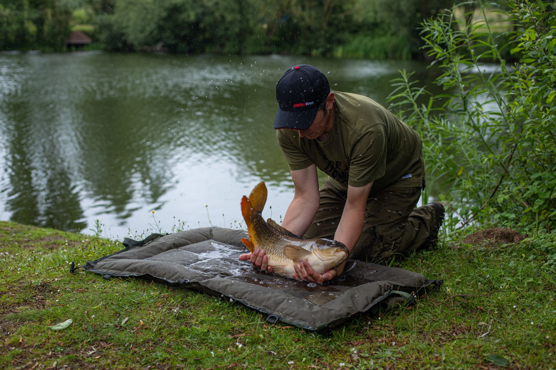 Advanta Protector MZ Beanie Unhooking Mat Large - Advanta Thursday